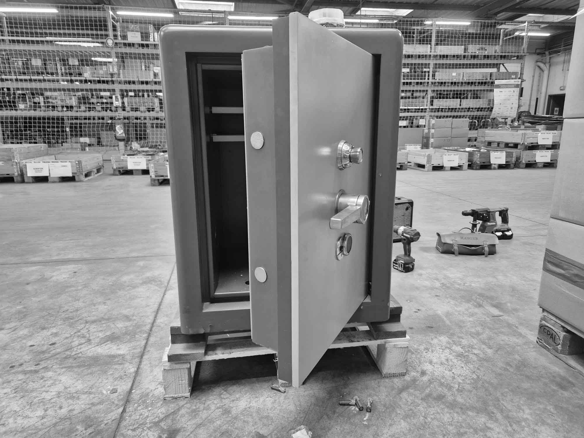 deblocage coffre-fort sur Liège suite à panne coffre-fort bloqué à Liège suite à panne. Dépannage réalisé par notre expert ayant pu permettre à notre client Belge de récupérer son contenu.